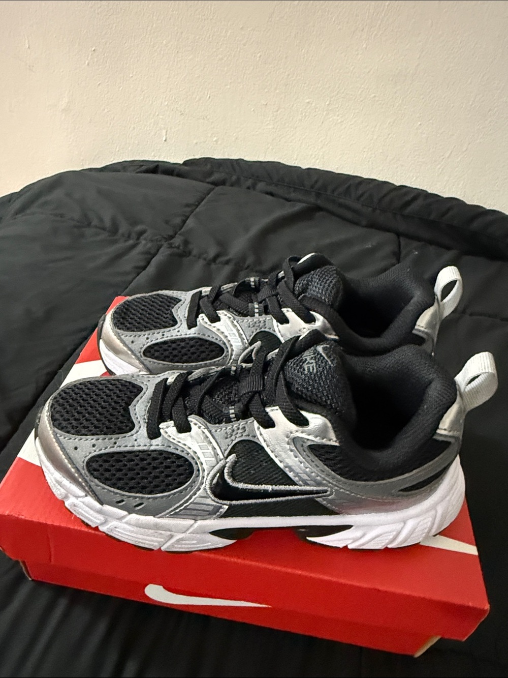 Nike Kids' Black and Silver Athletic Sneakers nike v5 RNR - Picture 6 of 7